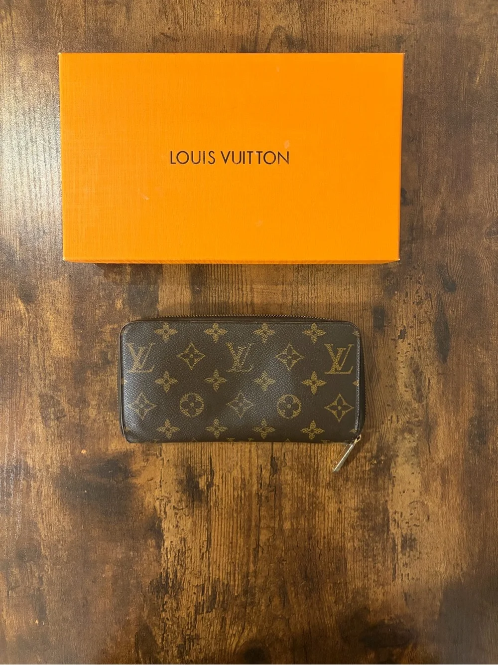 Authentic Louis Vuitton Monogram Zippy Wallet (With Box)